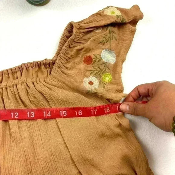 Forever 21  Fawn Embroider Floral Off Shoulder Cropped Boho Peasant Top Size L - Picture 14 of 15
